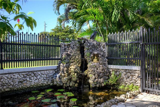 301 SW 5TH ST, Hallandale Beach, FL 33009
