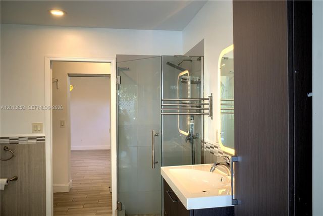 301 SW 5TH ST, Hallandale Beach, FL 33009