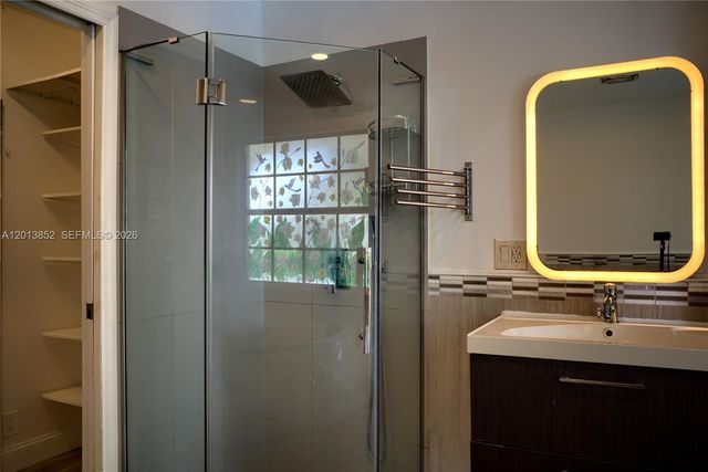 301 SW 5TH ST, Hallandale Beach, FL 33009