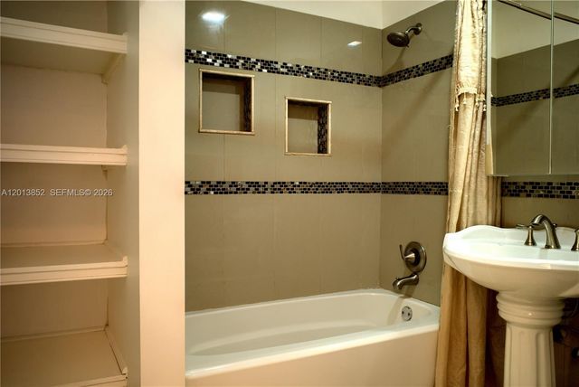 301 SW 5TH ST, Hallandale Beach, FL 33009