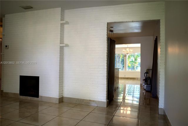 301 SW 5TH ST, Hallandale Beach, FL 33009