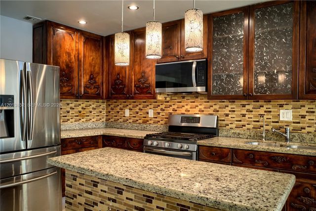 301 SW 5TH ST, Hallandale Beach, FL 33009