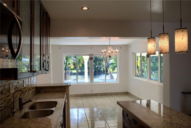 301 SW 5TH ST, Hallandale Beach, FL 33009