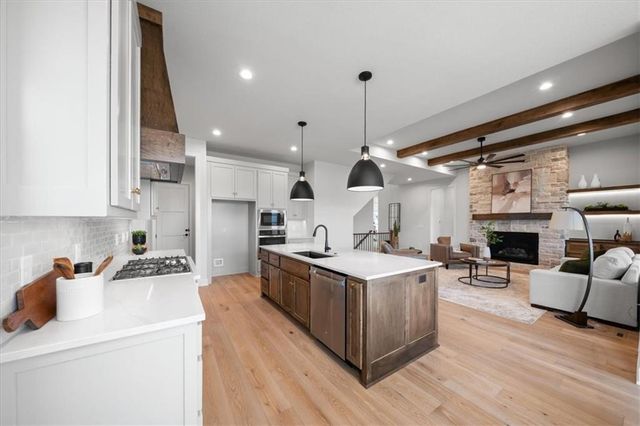 17210 S Heatherwood Street, Olathe, KS 66062