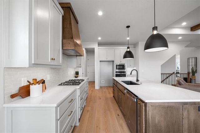 17210 S Heatherwood Street, Olathe, KS 66062