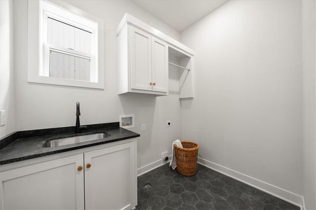 17210 S Heatherwood Street, Olathe, KS 66062