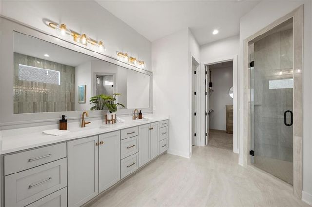 17210 S Heatherwood Street, Olathe, KS 66062