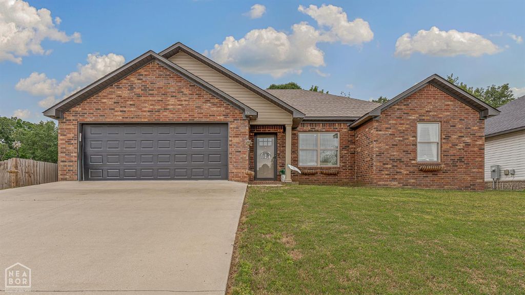 306 Elizabeth Drive, Paragould, AR 72450