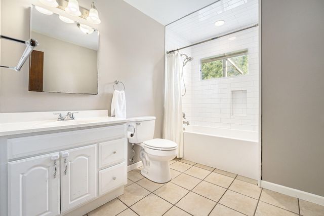 2525 Lakewood Drive, Dyer, IN 46311