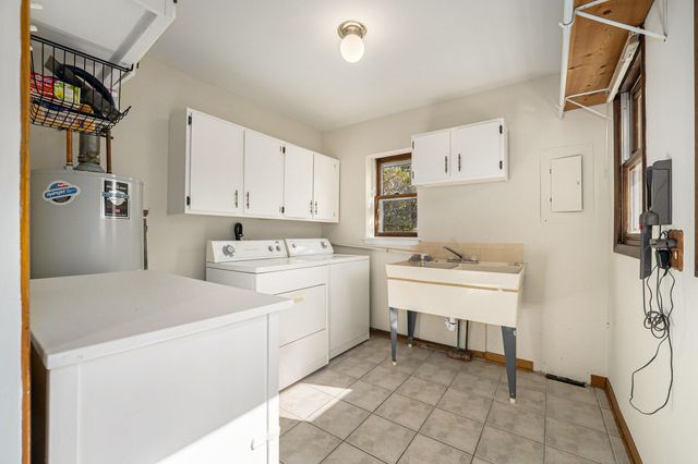 2525 Lakewood Drive, Dyer, IN 46311