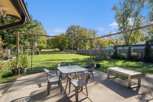 2525 Lakewood Drive, Dyer, IN 46311