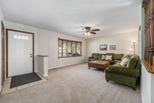 2525 Lakewood Drive, Dyer, IN 46311