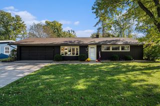 2525 Lakewood Drive, Dyer, IN 46311