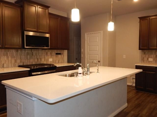7103 Silverleaf Oak Street, Conroe, TX 77304