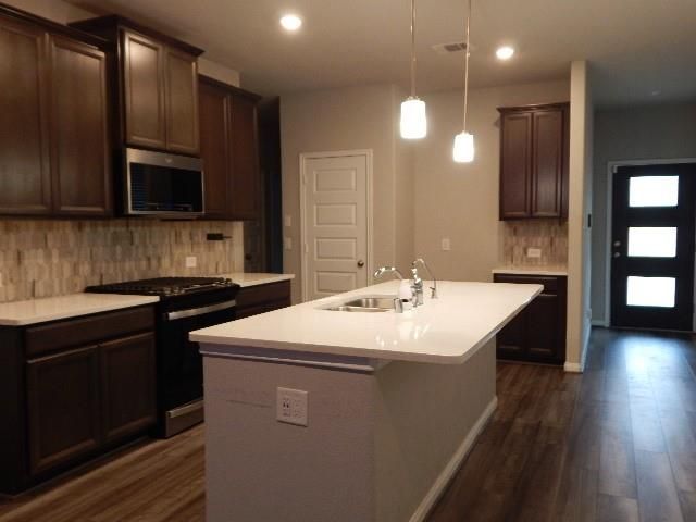 7103 Silverleaf Oak Street, Conroe, TX 77304