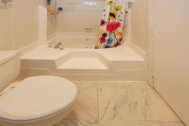 2213 S Braeswood Boulevard 13B, Houston, TX 77030