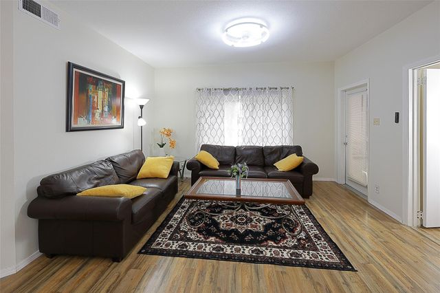 2213 S Braeswood Boulevard 13B, Houston, TX 77030