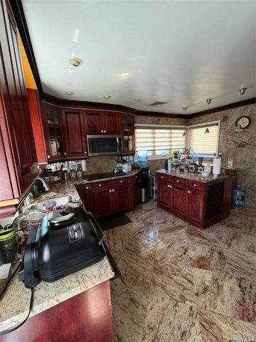 830 Pepperidge Road, Westbury, NY 11590