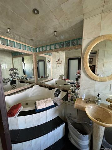 830 Pepperidge Road, Westbury, NY 11590