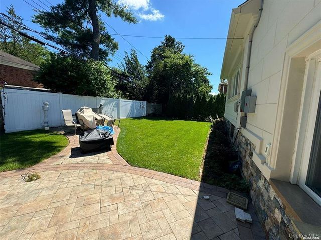 830 Pepperidge Road, Westbury, NY 11590