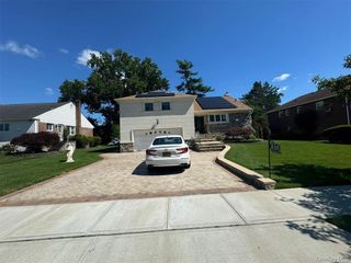 830 Pepperidge Road, Westbury, NY 11590