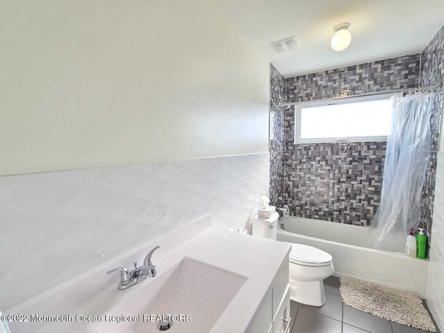 72 Bradhurst Avenue, Lakewood, NJ 08701