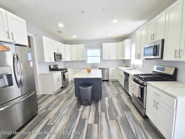 72 Bradhurst Avenue, Lakewood, NJ 08701
