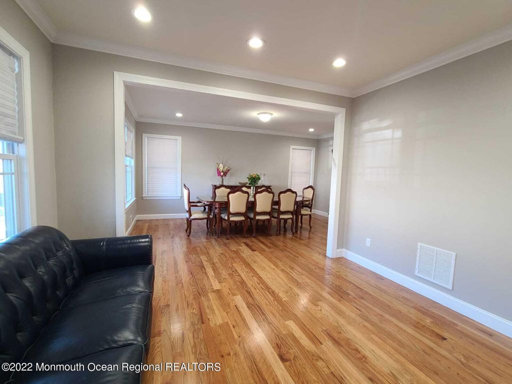 72 Bradhurst Avenue, Lakewood, NJ 08701