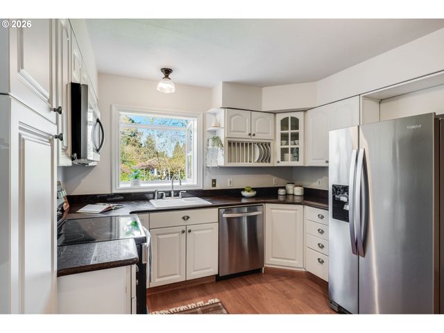 3566 Ne MAYWOOD Pl, Portland, OR 97220