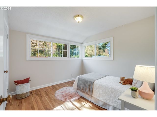 3566 Ne MAYWOOD Pl, Portland, OR 97220