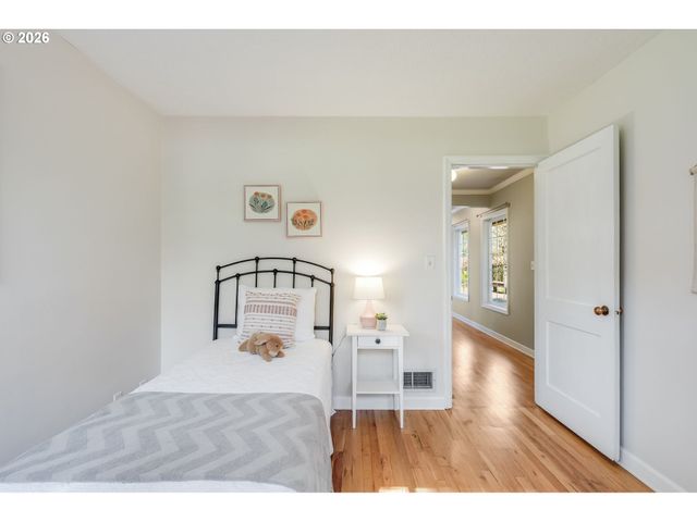 3566 Ne MAYWOOD Pl, Portland, OR 97220