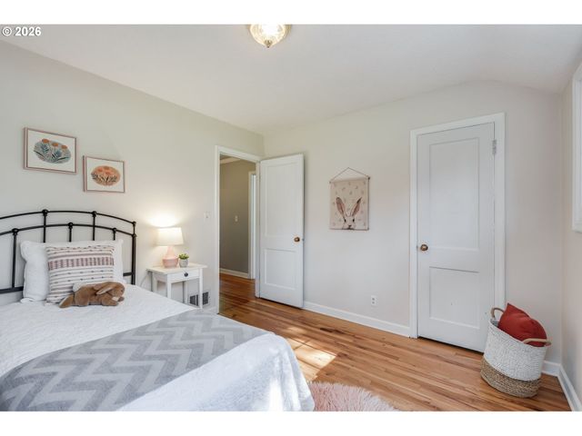 3566 Ne MAYWOOD Pl, Portland, OR 97220