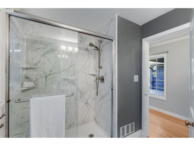 3566 Ne MAYWOOD Pl, Portland, OR 97220