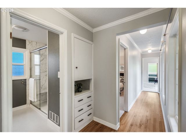 3566 Ne MAYWOOD Pl, Portland, OR 97220