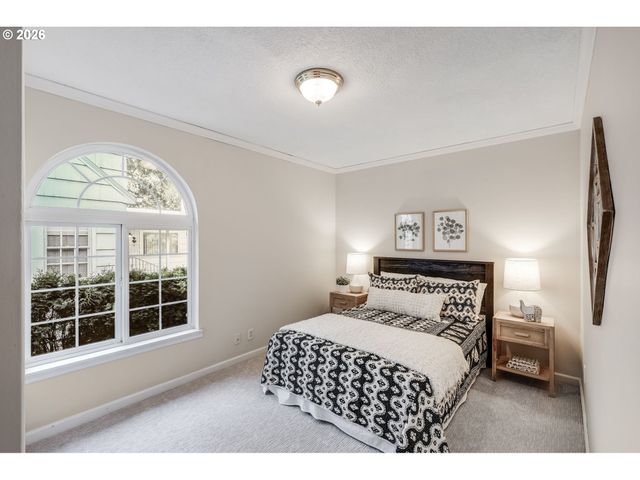 3566 Ne MAYWOOD Pl, Portland, OR 97220