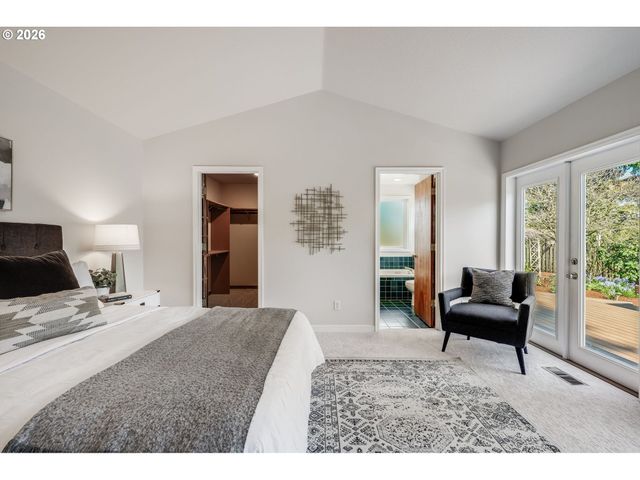 3566 Ne MAYWOOD Pl, Portland, OR 97220