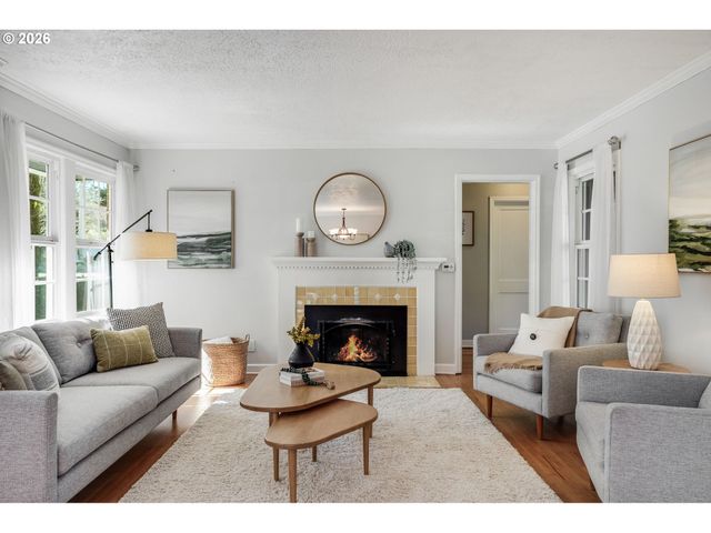 3566 Ne MAYWOOD Pl, Portland, OR 97220