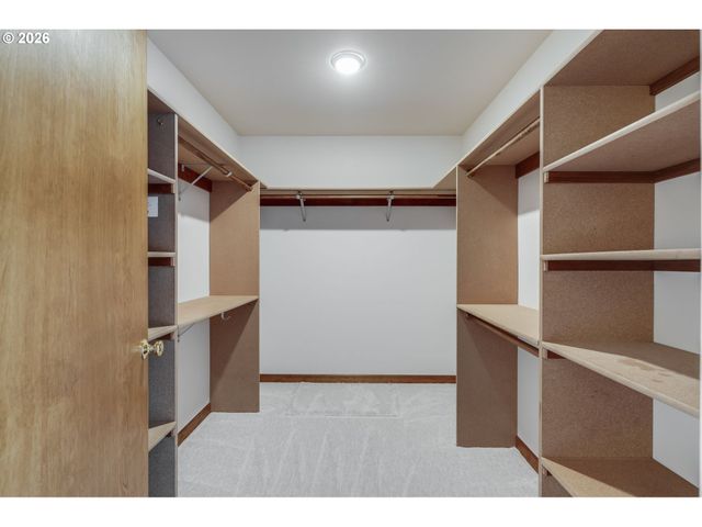 3566 Ne MAYWOOD Pl, Portland, OR 97220