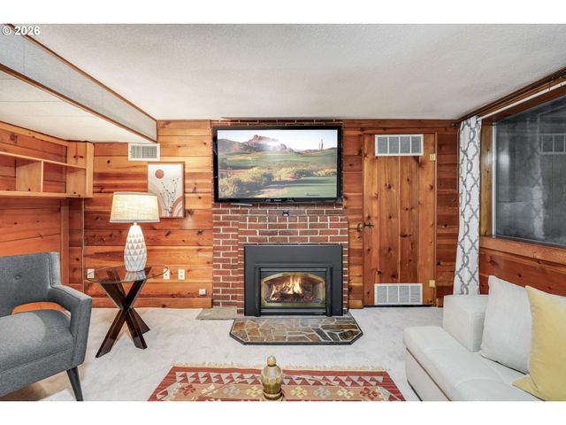 3566 Ne MAYWOOD Pl, Portland, OR 97220