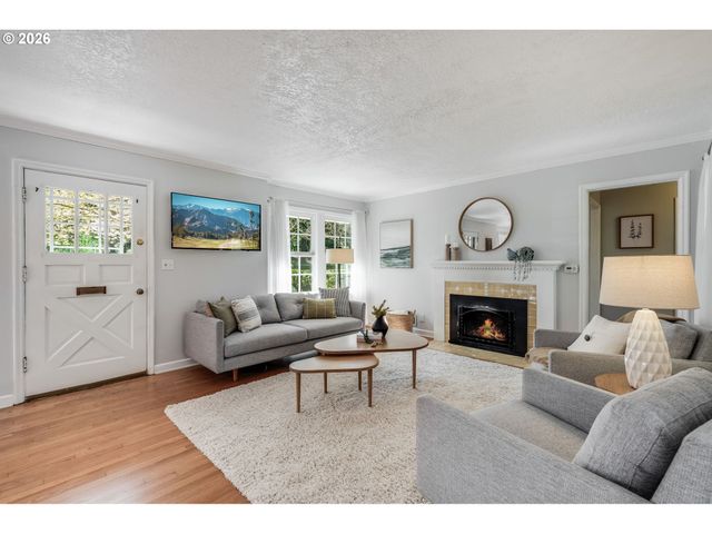 3566 Ne MAYWOOD Pl, Portland, OR 97220