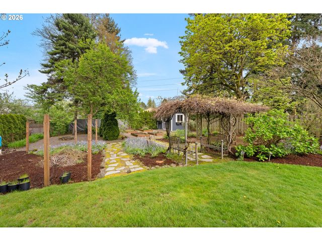 3566 Ne MAYWOOD Pl, Portland, OR 97220