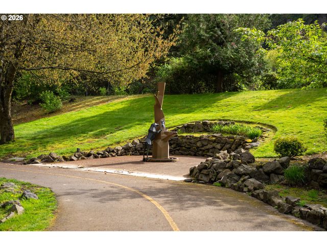 3566 Ne MAYWOOD Pl, Portland, OR 97220