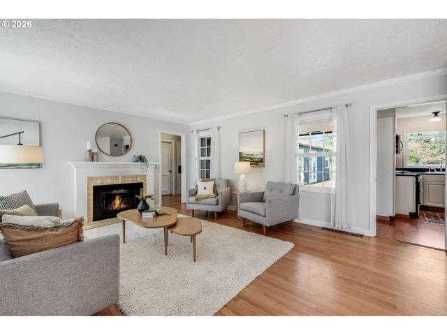 3566 Ne MAYWOOD Pl, Portland, OR 97220