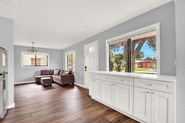 2008 Avenue N, Fort Pierce, FL 34950