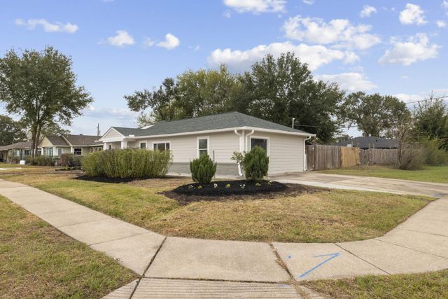 3202 Chestershire Drive, Pasadena, TX 77503