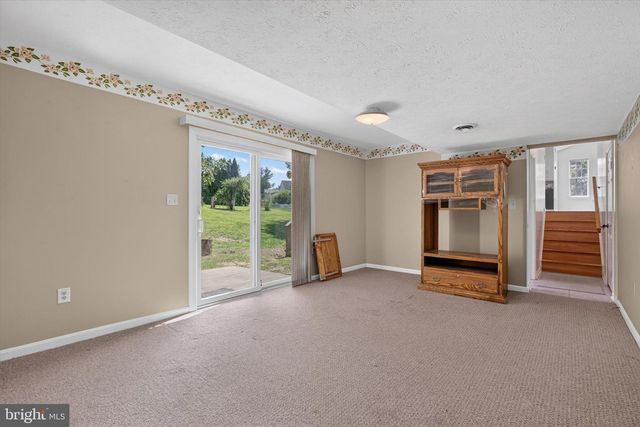 55 FARM LN, Manchester, PA 17345