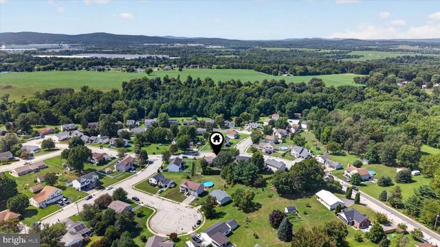 55 FARM LN, Manchester, PA 17345