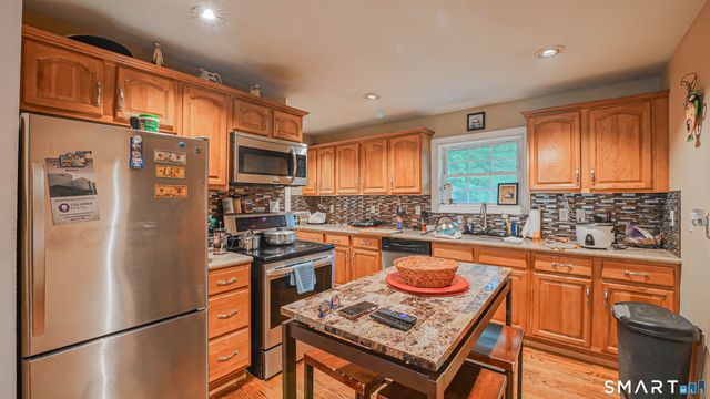 409 Oakville Avenue, Waterbury, CT 06708