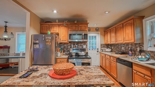 409 Oakville Avenue, Waterbury, CT 06708