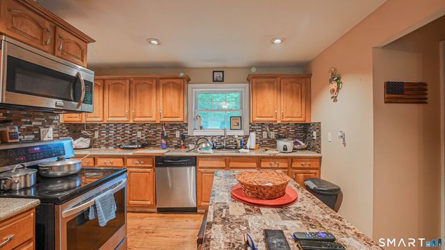 409 Oakville Avenue, Waterbury, CT 06708